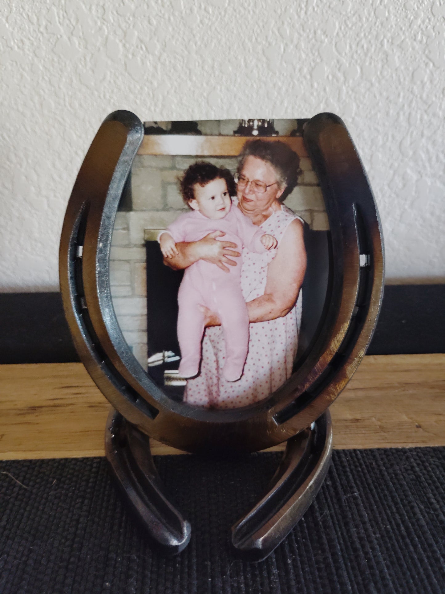 Horseshoe Picture Frame / Holder - ( 1 picture version)