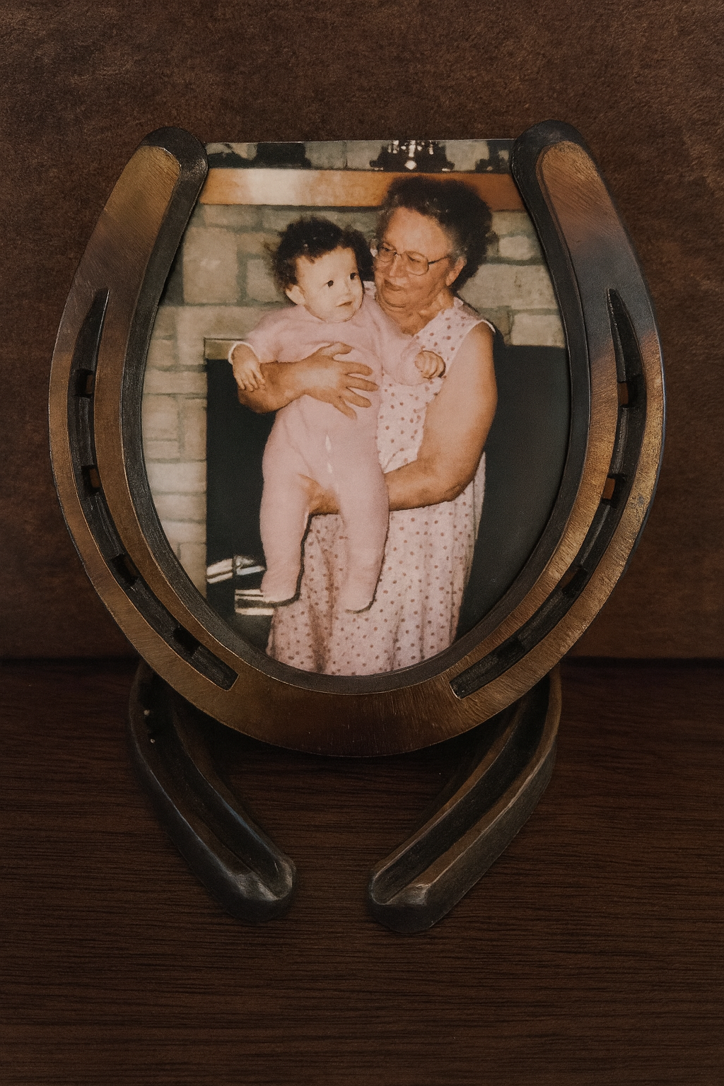 Horseshoe Picture Frame / Holder - ( 1 picture version)