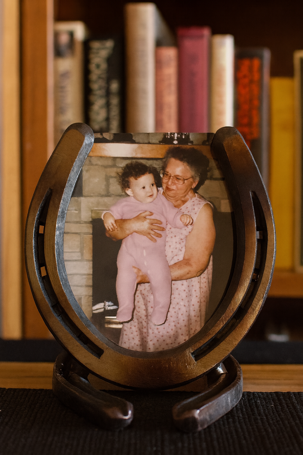 Horseshoe Picture Frame / Holder - ( 1 picture version)