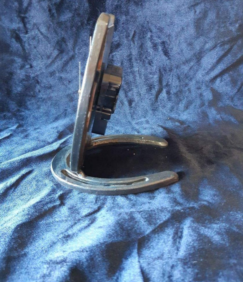 Horseshoe Self Standing Desk Counter Tabletop Clock