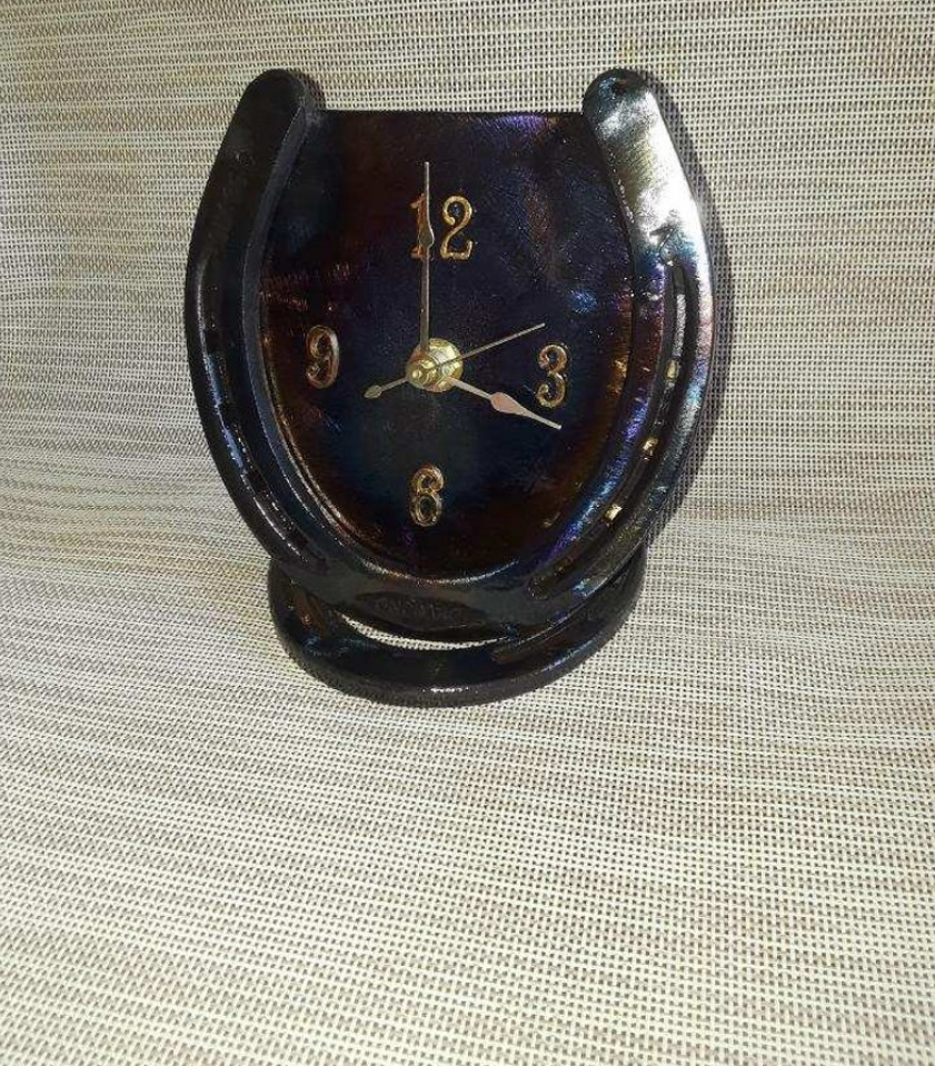 Horseshoe Self Standing Desk Counter Tabletop Clock